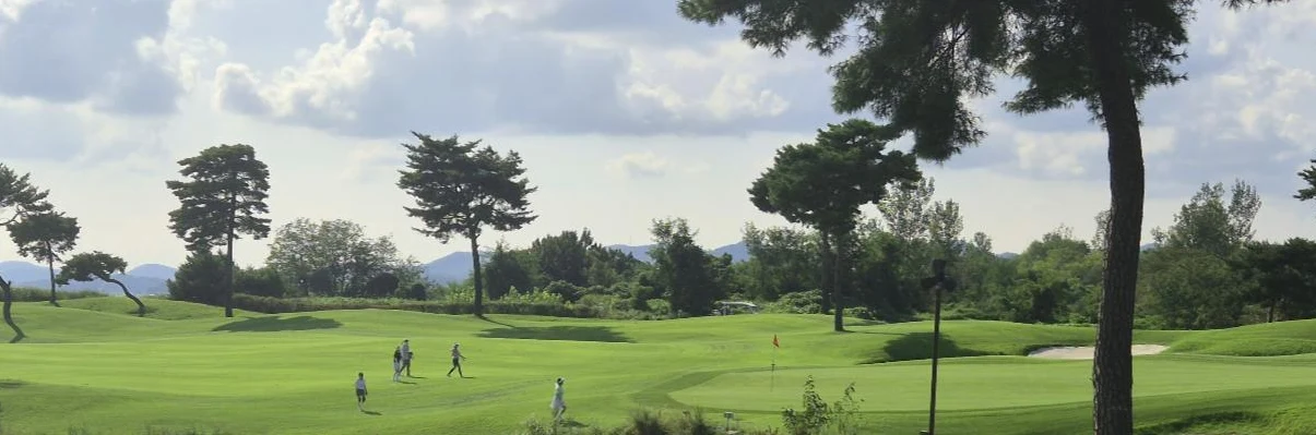 포세븐금강CC 동(EAST) 코스 코스 전경 18홀 Par72 총거리 7,777yd 그린피 예약 안내
