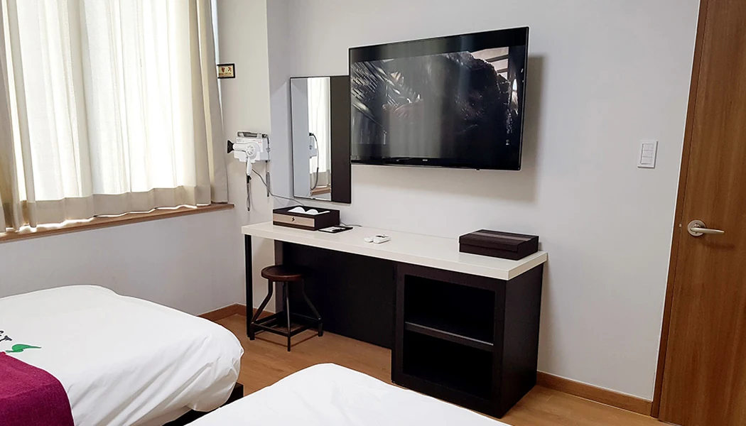 고창CC 골프텔 객실 TV 드레서 미니바 Wi-Fi 1박2일 패키지 숙박 예약