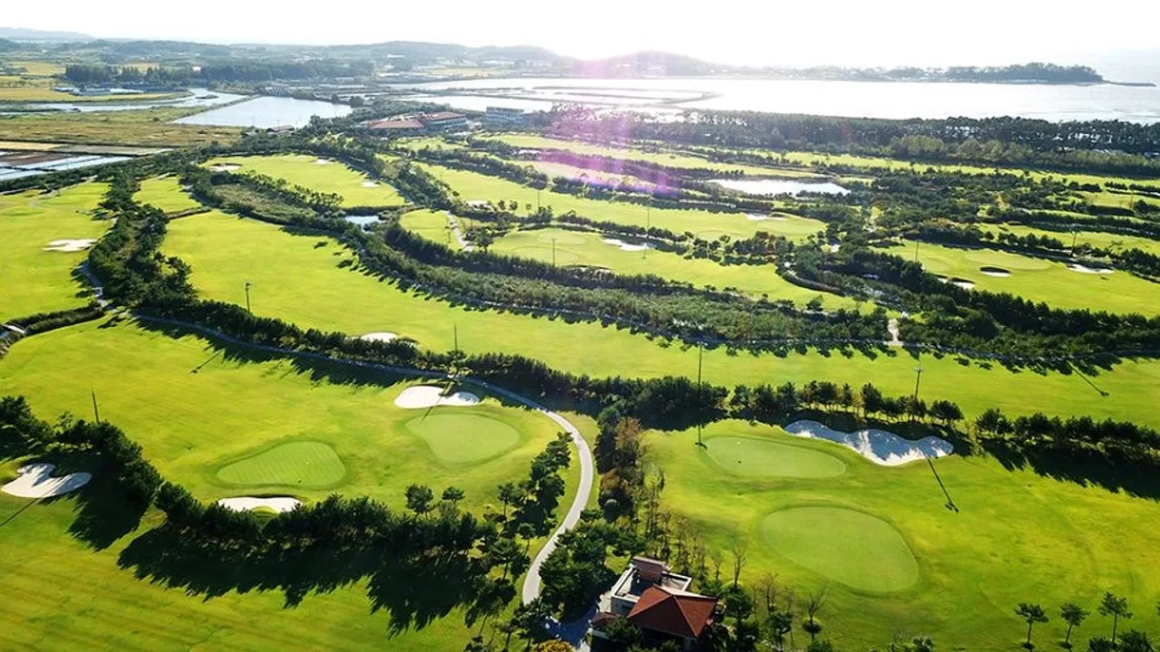 고창CC 비치 코스 코스 전경 21 Par84 총거리 6,780m 그린피 예약 안내