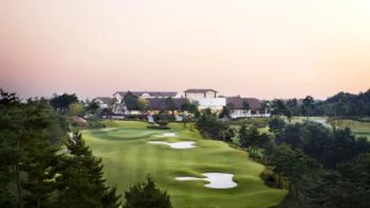 삼척파인밸리CC 파인 코스 코스 전경 18 Par72 총거리 6,424m 그린피 예약 안내