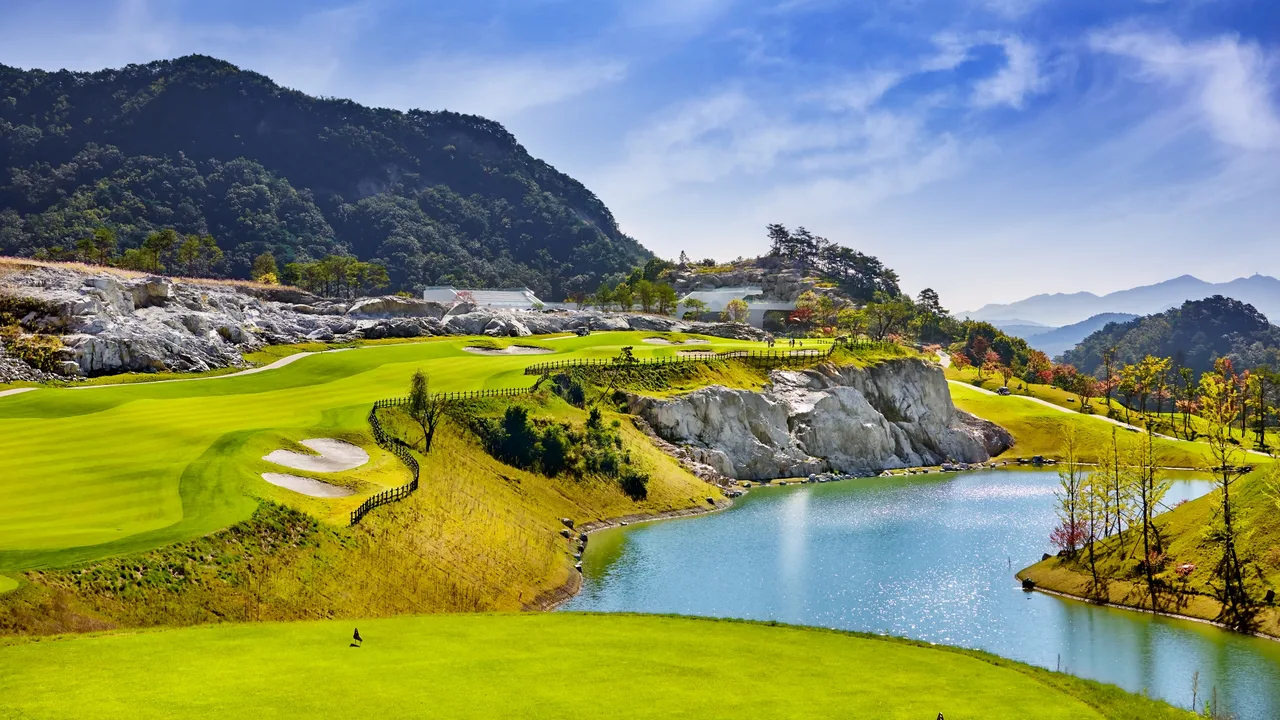 성문안CC 코스 전경 18홀 Par72 전장 6,651m 벤트그라스 양잔디 페어웨이 그린피 예약 안내