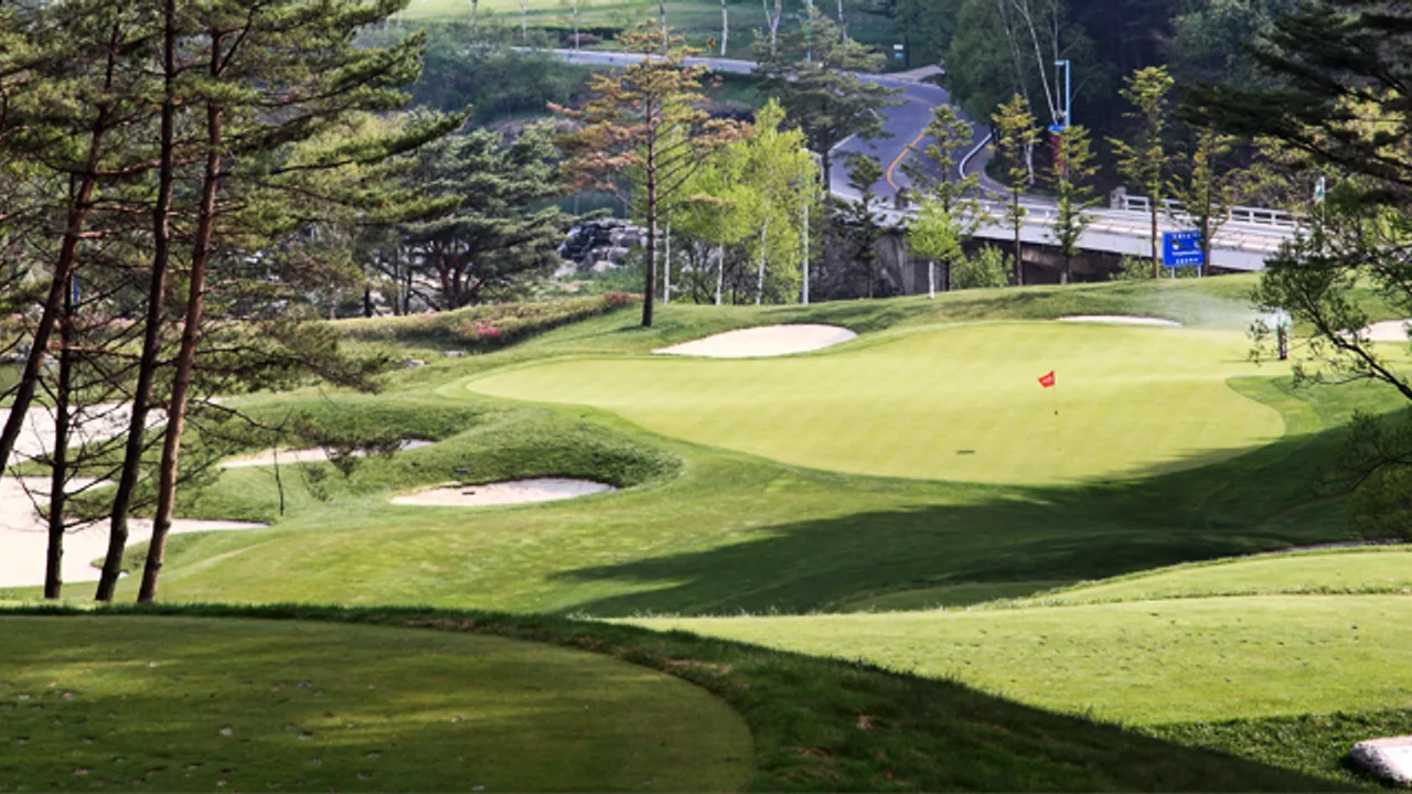 용평버치힐CC 프론트 나인 코스 전경 18 Par72 총거리 6,250m 그린피 예약 안내
